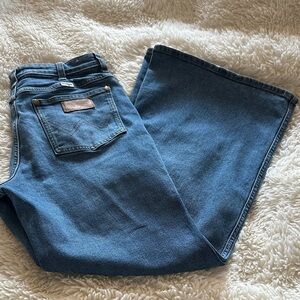 Wrangler Wanderer High Rise Women's Deep Blue Flare Jeans